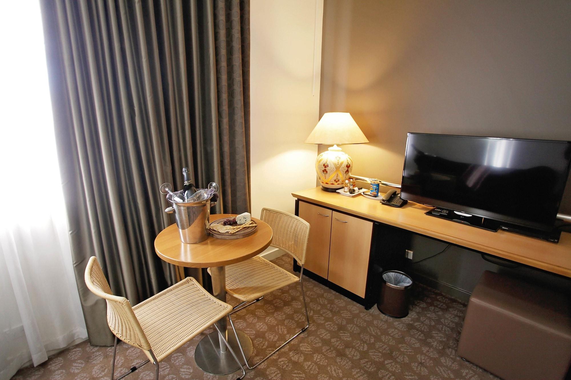 Wantirna Golden Pebble Hotel מראה חיצוני תמונה
