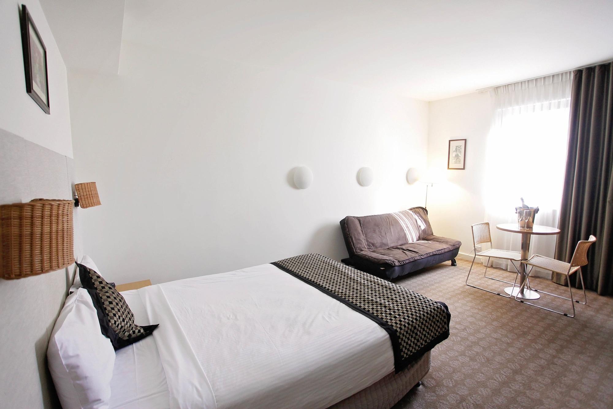 Wantirna Golden Pebble Hotel מראה חיצוני תמונה