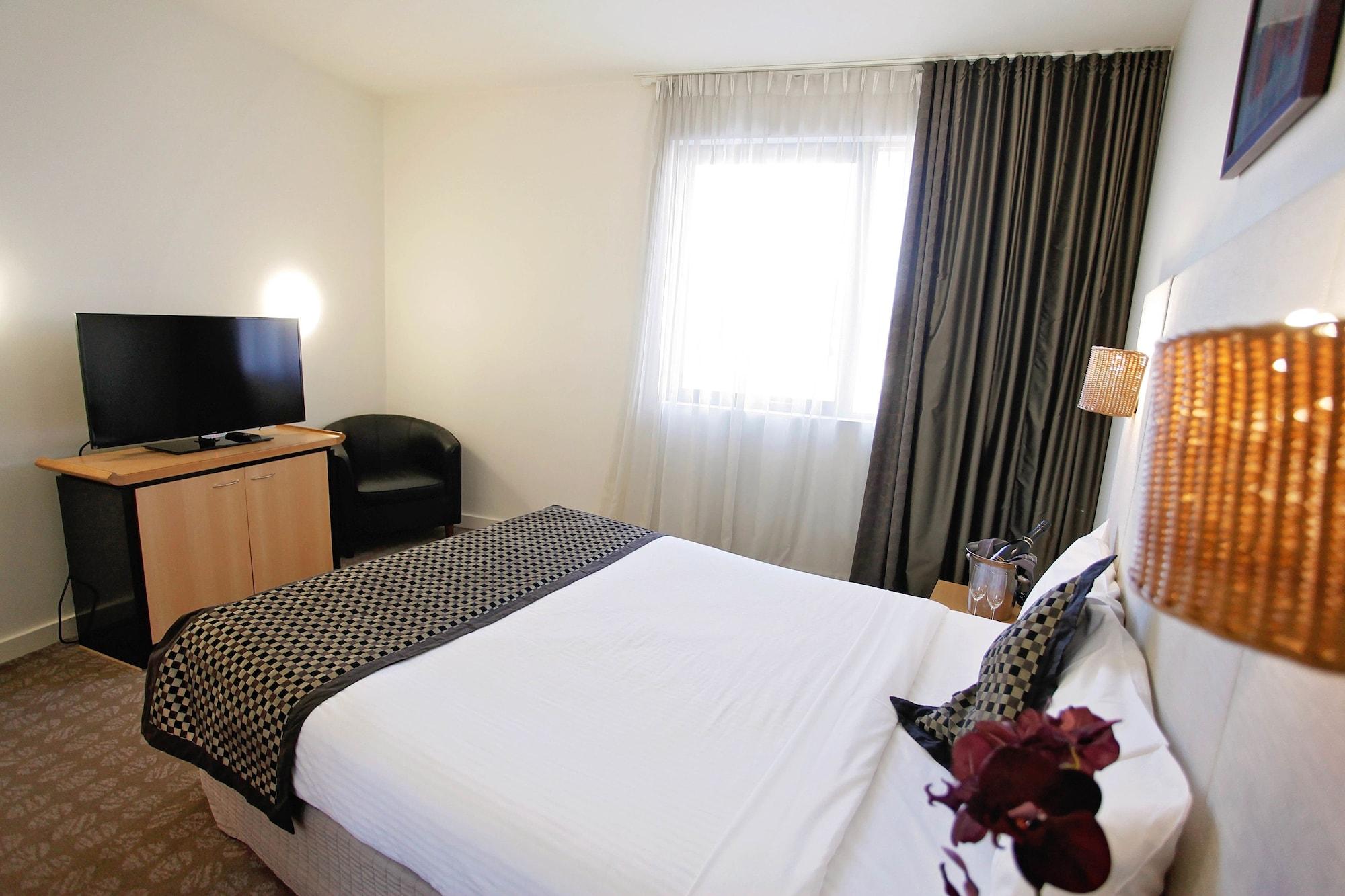 Wantirna Golden Pebble Hotel מראה חיצוני תמונה