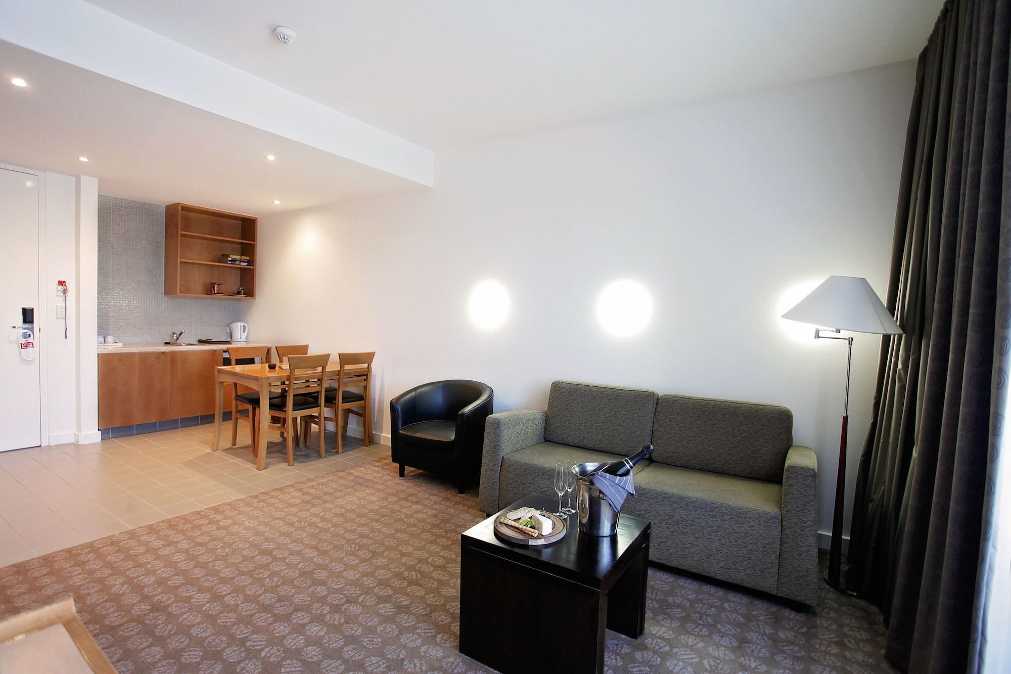 Wantirna Golden Pebble Hotel מראה חיצוני תמונה