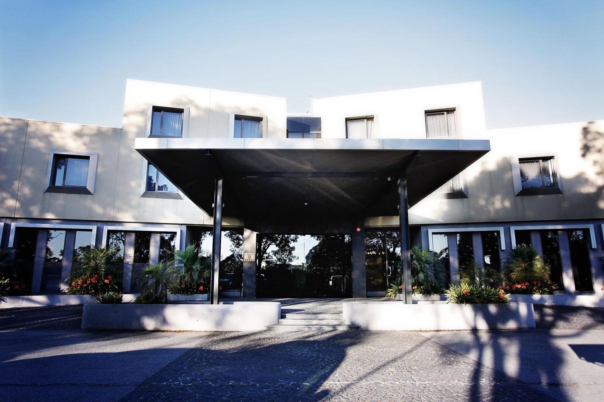 Wantirna Golden Pebble Hotel מראה חיצוני תמונה
