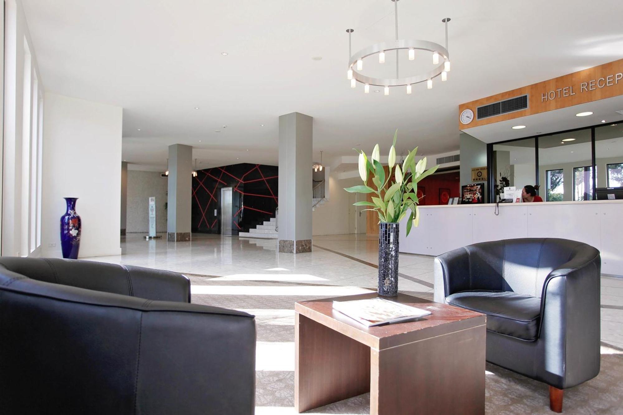 Wantirna Golden Pebble Hotel מראה חיצוני תמונה