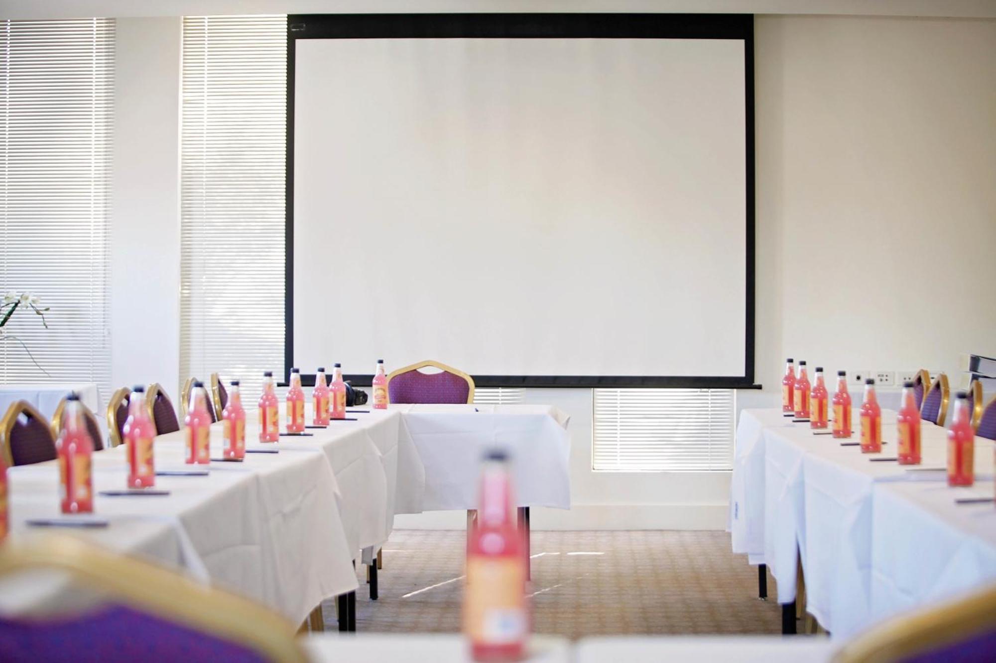 Wantirna Golden Pebble Hotel מראה חיצוני תמונה