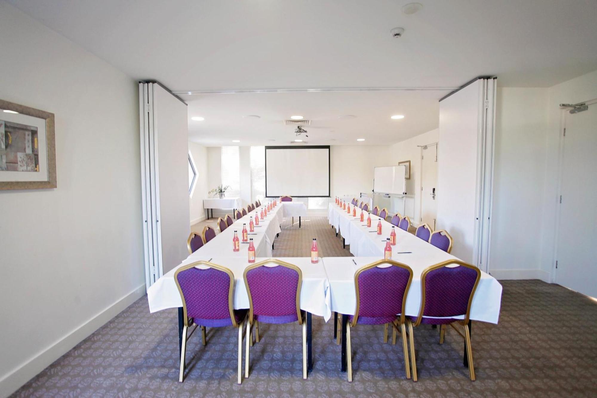 Wantirna Golden Pebble Hotel מראה חיצוני תמונה
