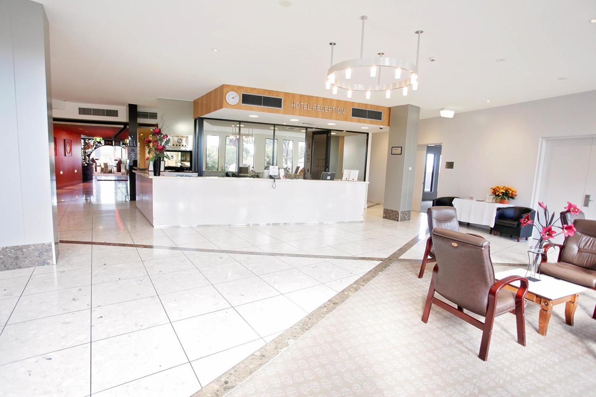 Wantirna Golden Pebble Hotel מראה חיצוני תמונה