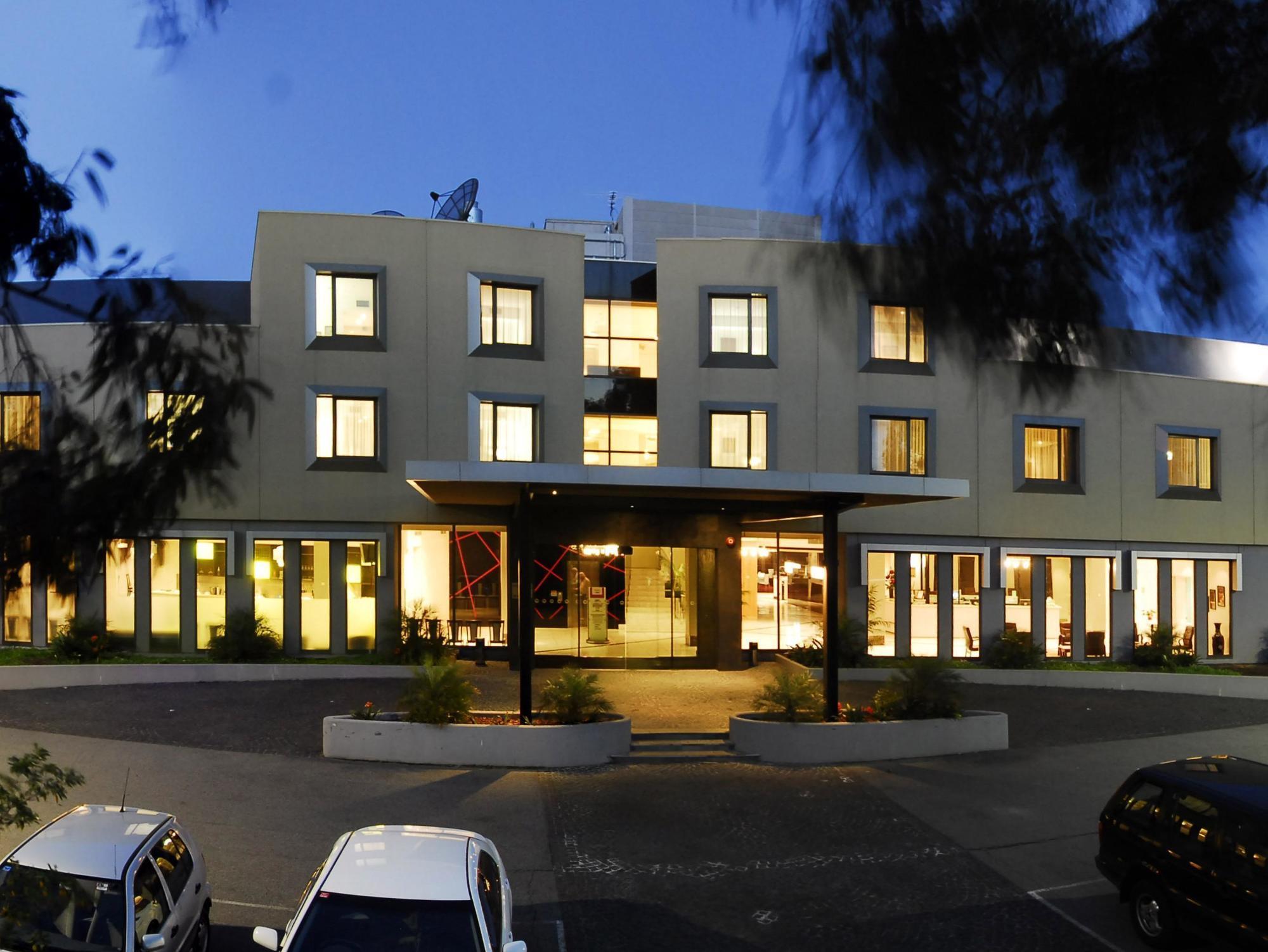 Wantirna Golden Pebble Hotel מראה חיצוני תמונה