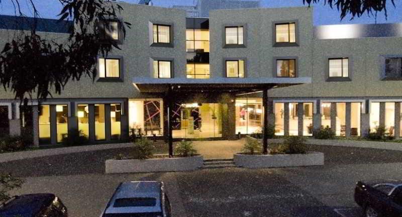 Wantirna Golden Pebble Hotel מראה חיצוני תמונה
