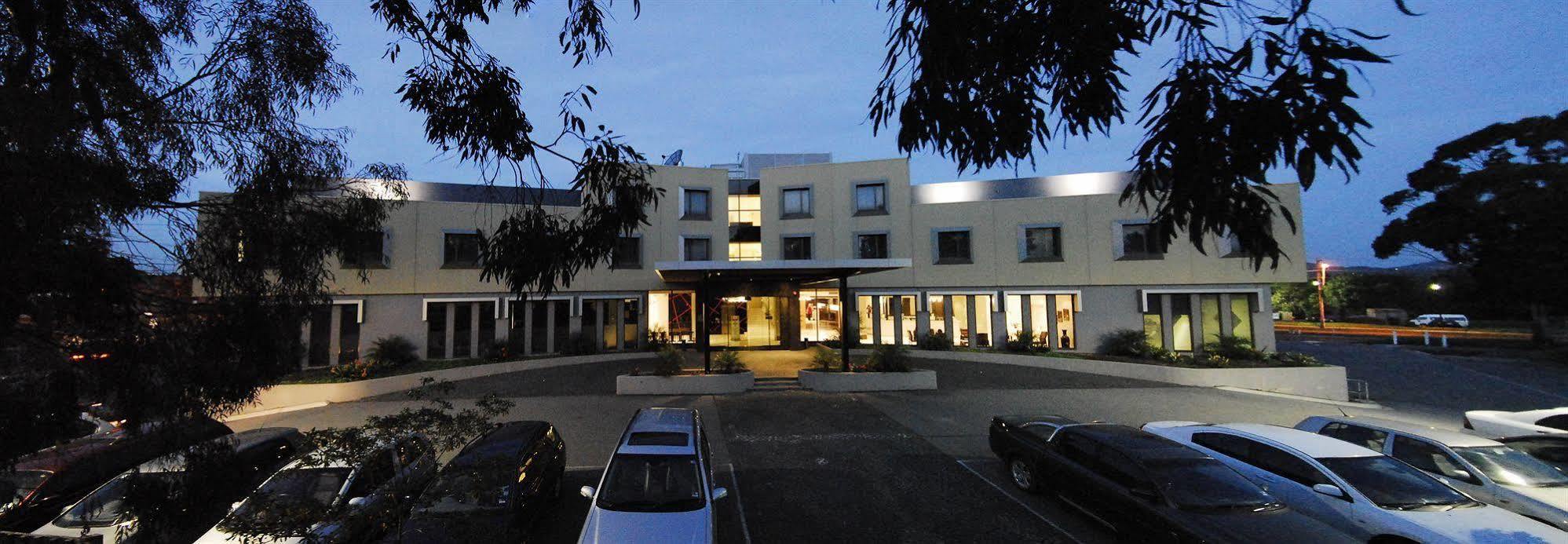 Wantirna Golden Pebble Hotel מראה חיצוני תמונה