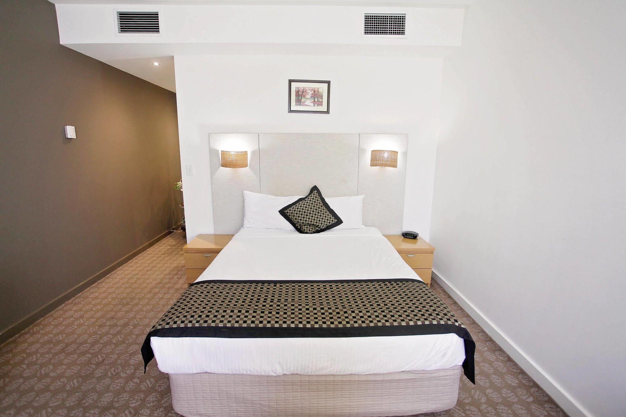 Wantirna Golden Pebble Hotel מראה חיצוני תמונה