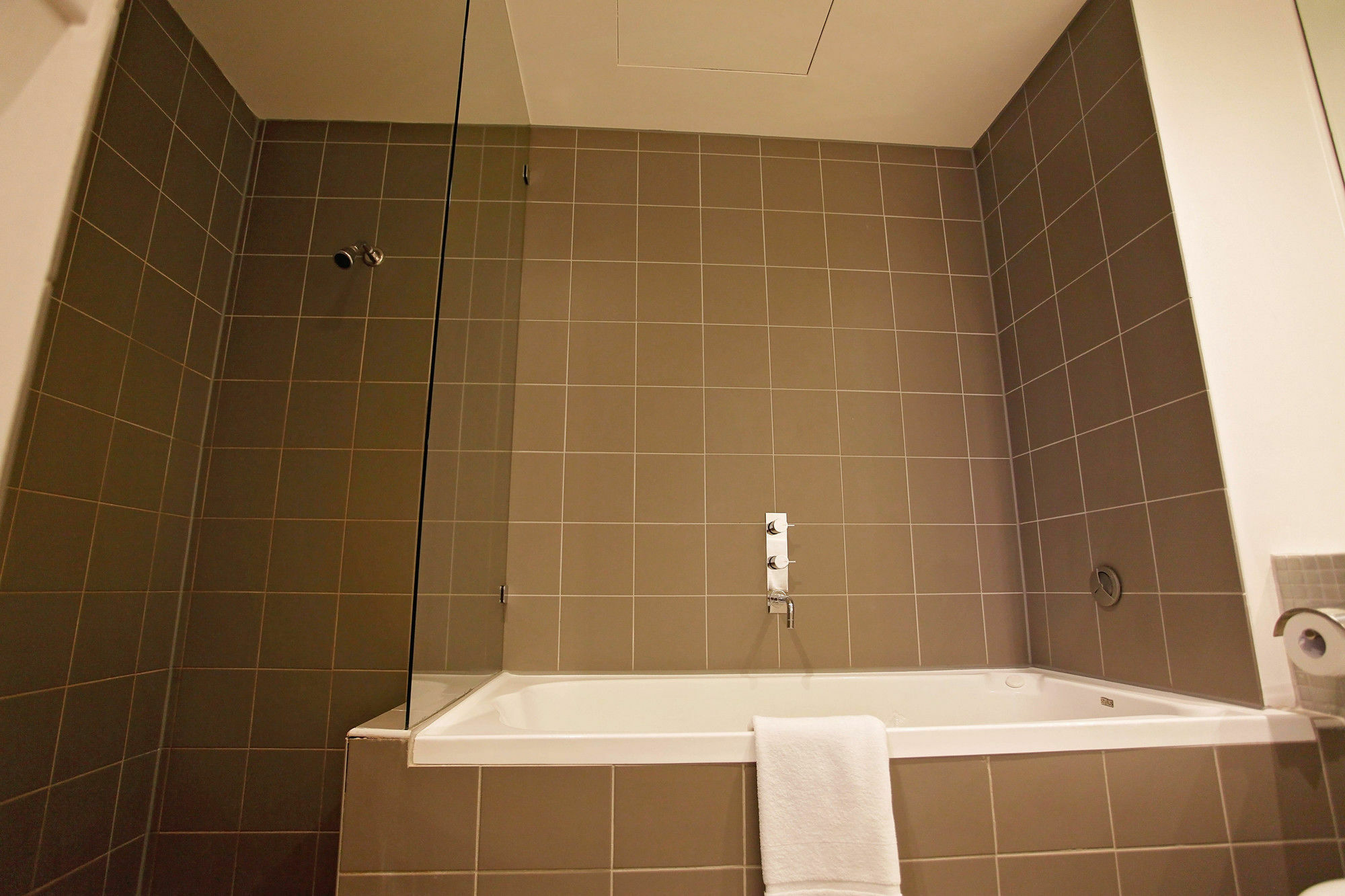 Wantirna Golden Pebble Hotel מראה חיצוני תמונה
